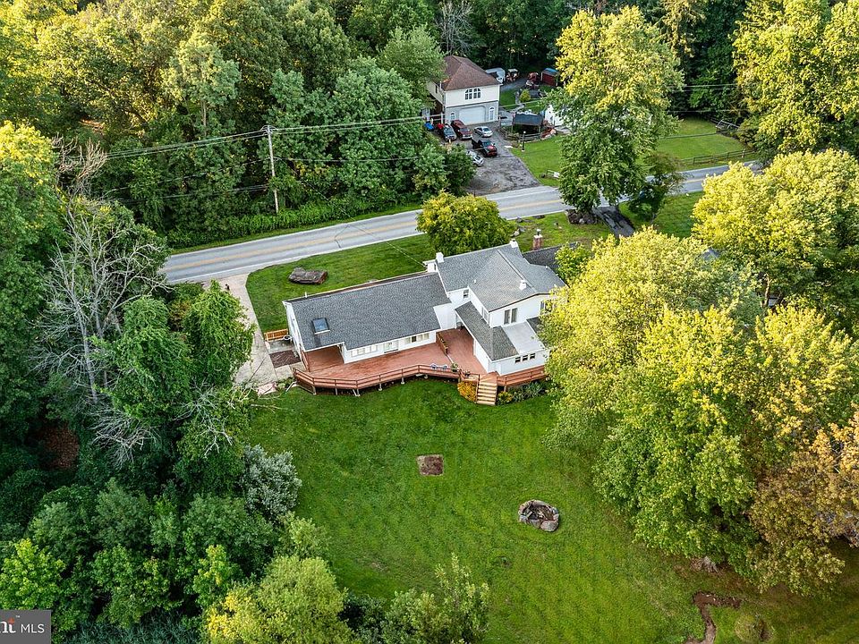 1st image of 866 Shavertown Rd