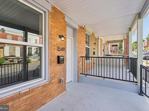 3rd image of 1549 Carswell St