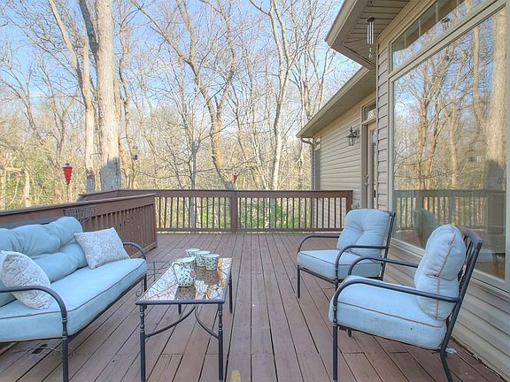 3rd image of 400 Avawam Dr