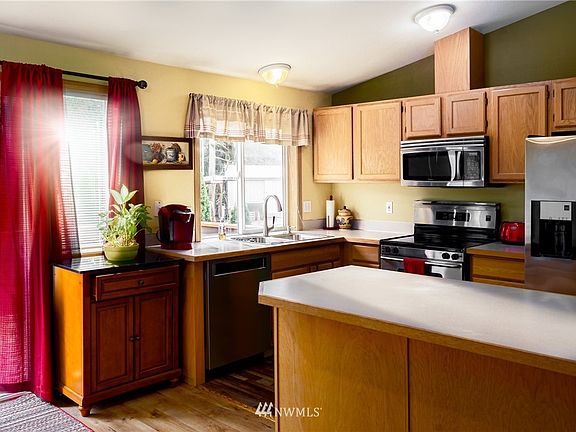 3rd image of 513 21st Avenue Ct E
