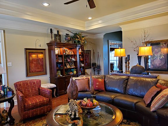 2nd image of 800 Cordoba Dr