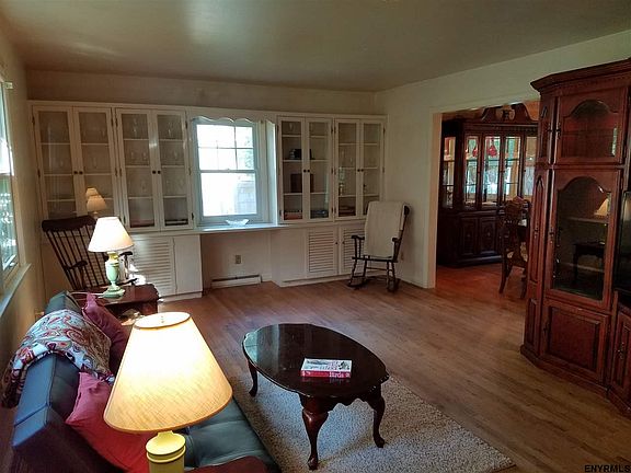 3rd image of 13 Maplewood Dr