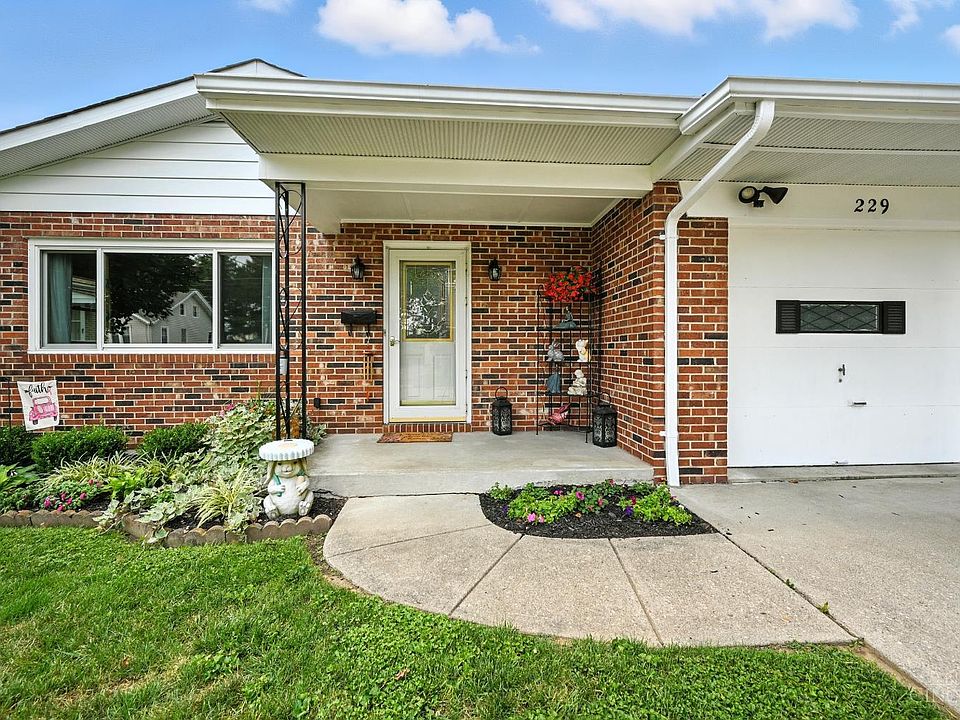 1st image of 229 Bernard Ave