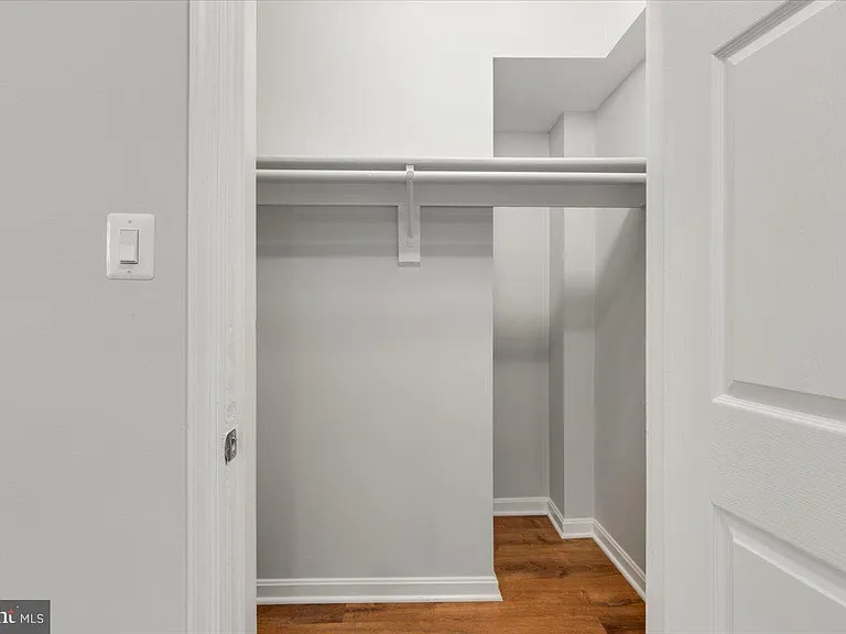 1909 N Rhodes St #25 — Photo 27