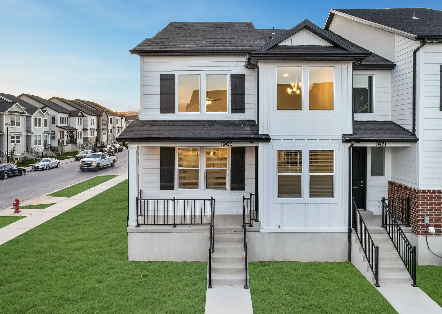 Pet-Friendly End-Unit Townhome in Willow Point — Photo 1
