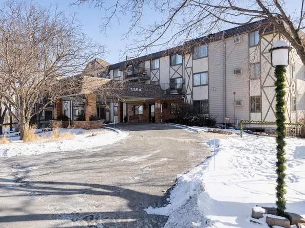 1304 W Medicine Lake Dr APT 222, Minneapolis, MN 55441