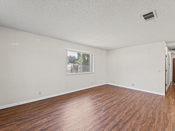 4th image of 1761 Hawthorne Ct