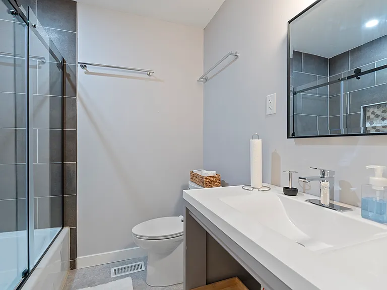 1801 Carson Ln NW — Photo 11
