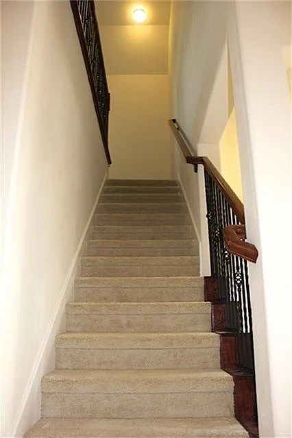 4 bed, 2.5 bath, 3152 sqft, $2,600 — Photo 3