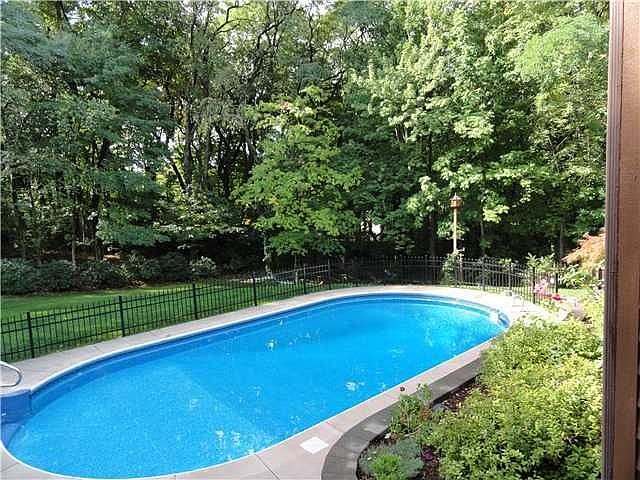 2nd image of 5 Hillsboro Dr