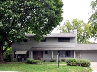 517 Chatham Ct, Neenah, WI 54956