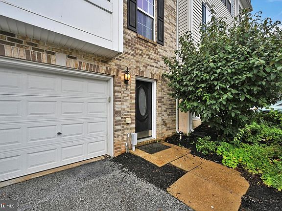 3rd image of 345 W Chestnut St #18
