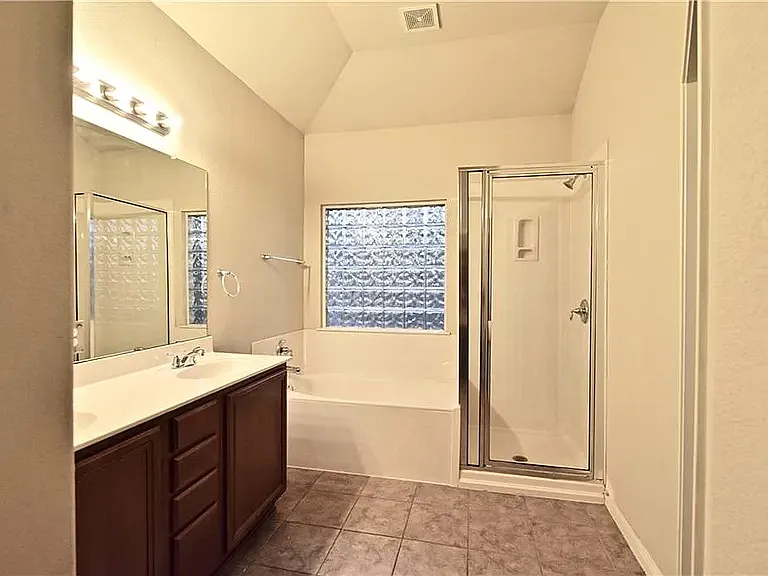3 bed, 1769 sqft, $2,349 — Photo 1