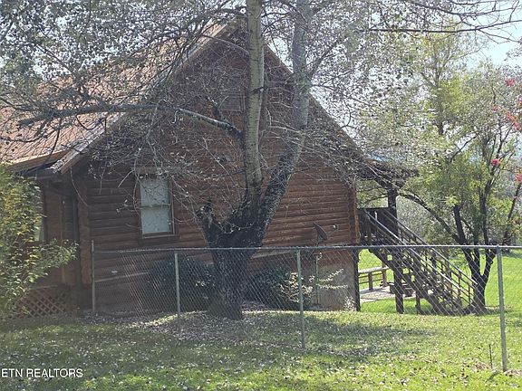 3rd image of 2875 E Walnut Grove Rd