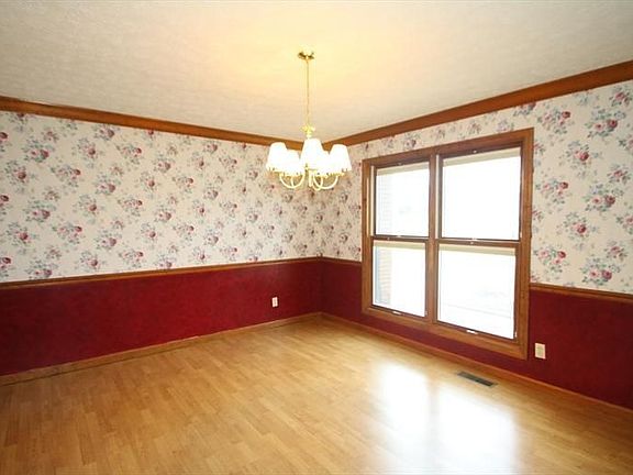 3rd image of 6088 Hillsdale Ln