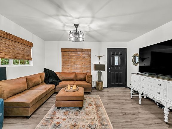 5th image of 344 Hillcroft Dr