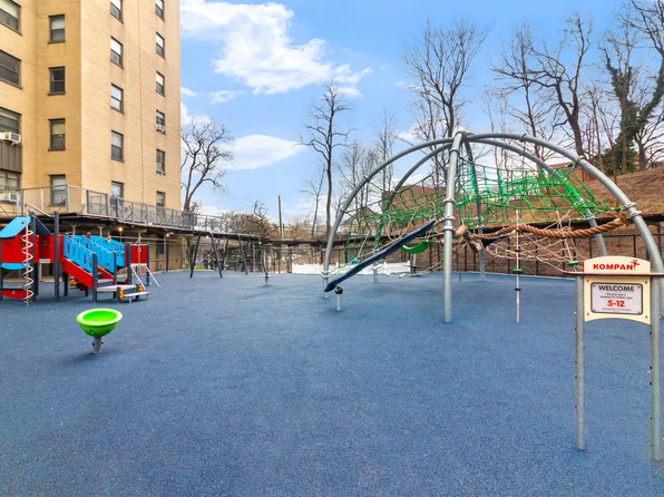 1 Fordham Hill Oval image 13 of 15