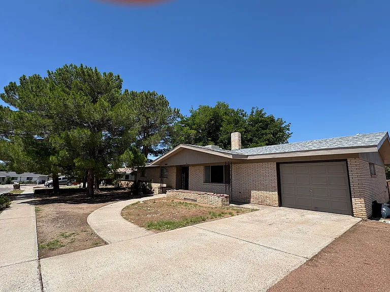 2605 Ridgeway Ct — Photo 2
