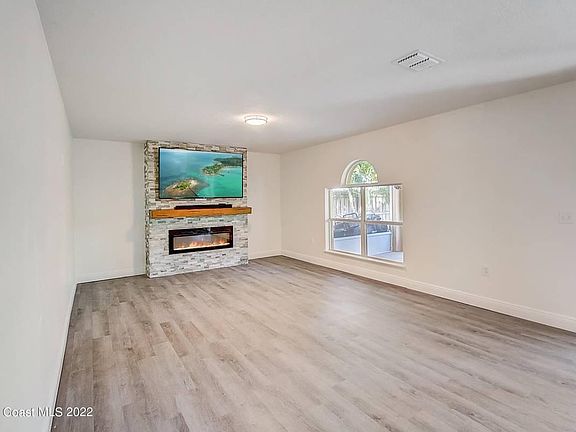 4th image of 2705 Elena Way