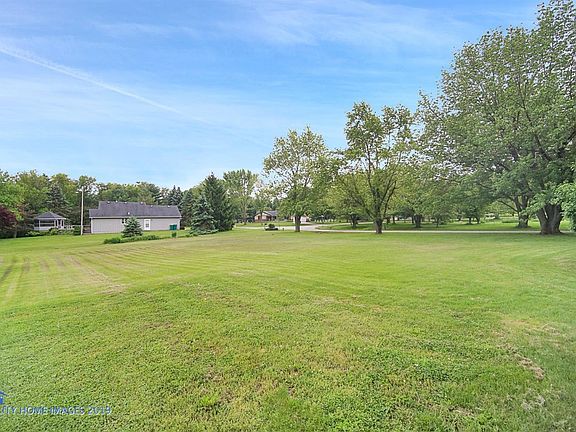 3rd image of 8901 Park Valley Ct