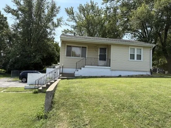 1405 NE 72nd St, Gladstone, MO 64118