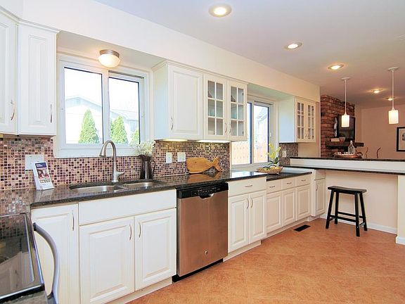 2nd image of 7944 Huntersknoll Ct