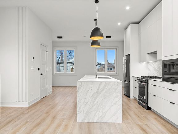 5th image of 4210 W Belmont Ave #1