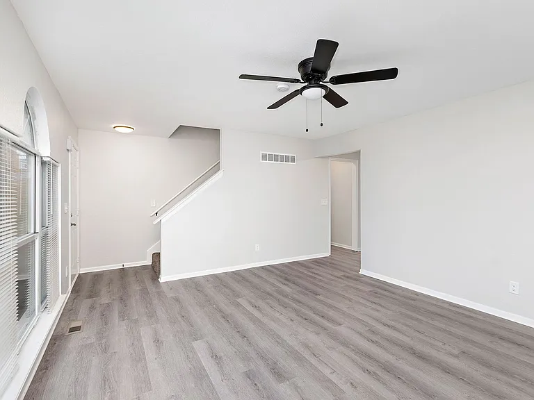 Windsor Townhomes Community — Photo 8