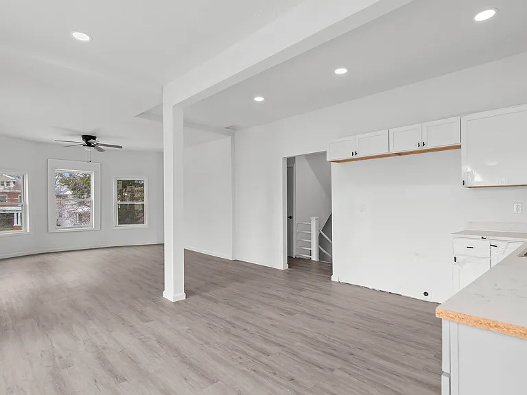 910 S 2nd St — Photo 3
