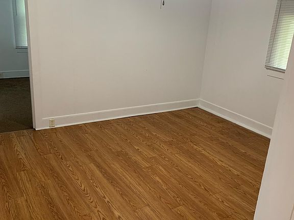 3rd image of 109 1/2 Hollywood Ave
