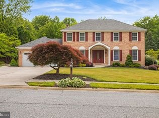 16 Cella Dr, Upper Chichester, PA 19014