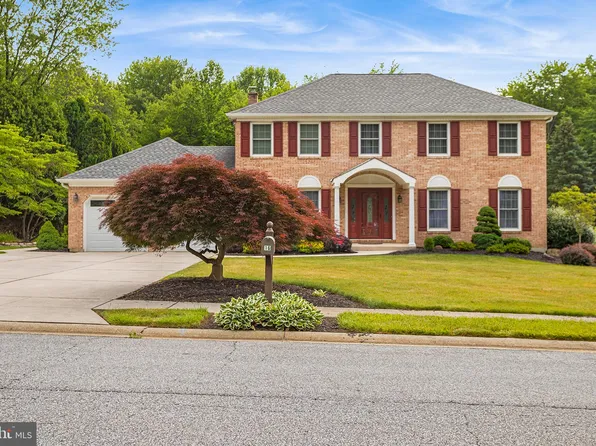 16 Cella Dr, Upper Chichester, PA 19014