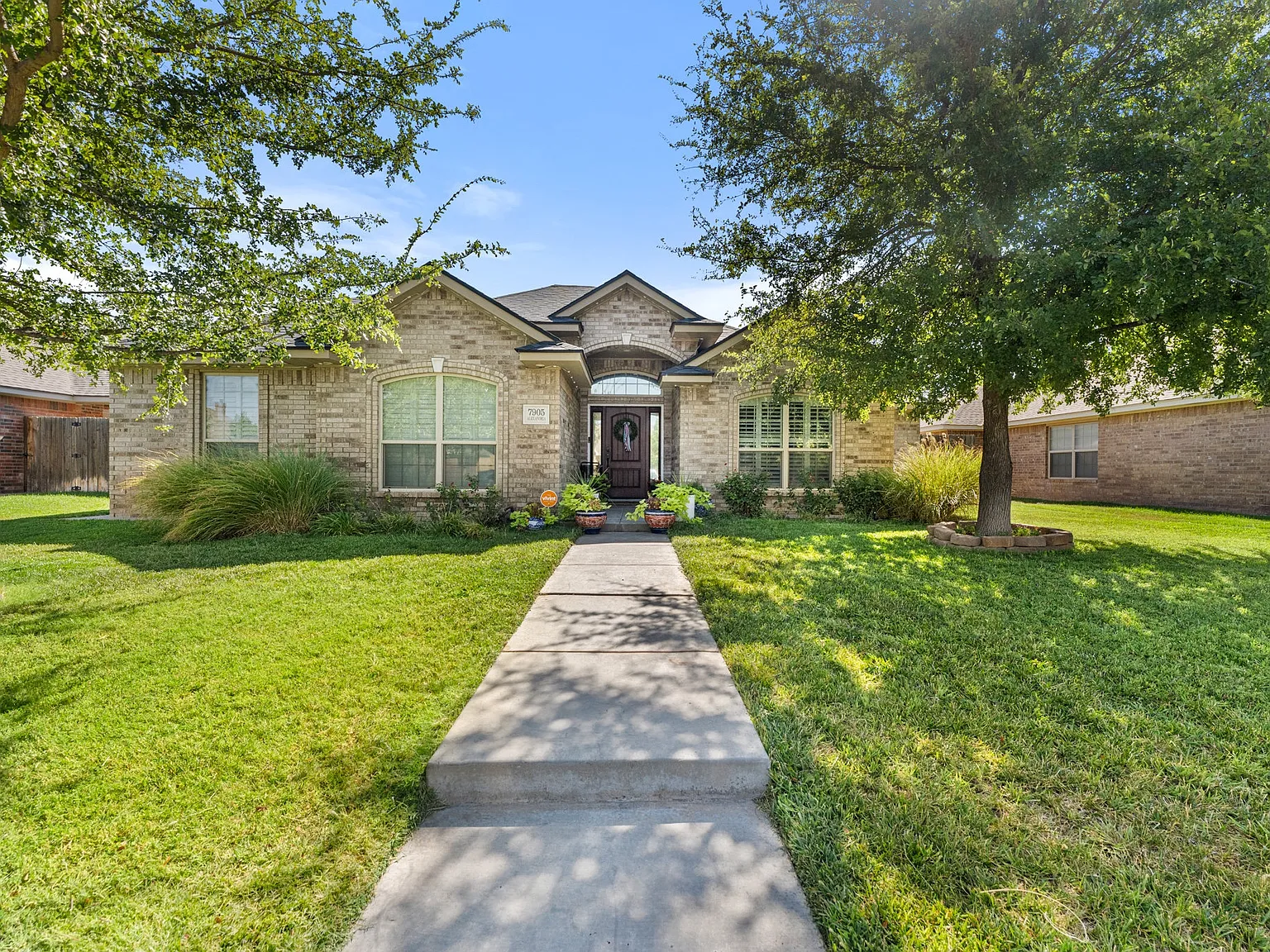 3 bed, 1711 sqft, $2,400 — Photo 1