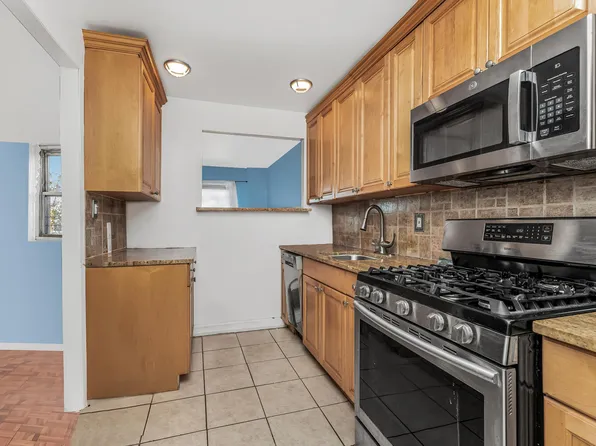 2 Fordham Hill Oval image 8 of 33