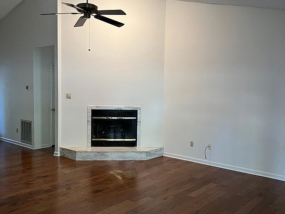 3rd image of 1304 Clear Brook Dr