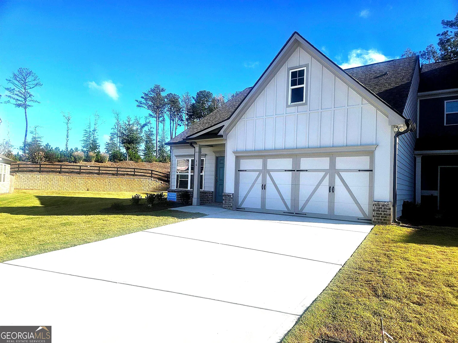 3 bed, 2.5 bath, 1814 sqft, $2,400 — Photo 2