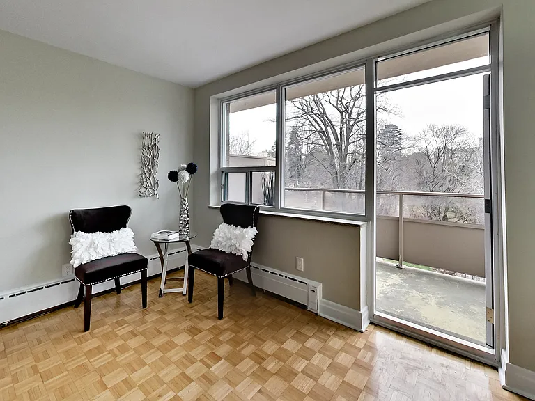 42 Glen Elm Ave #206 — Photo 33