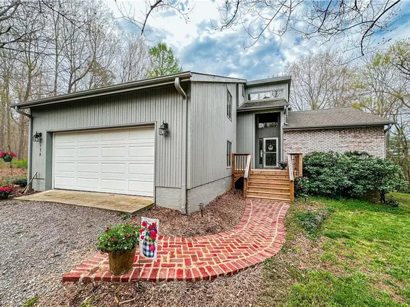 178 Hideaway Ln, Advance, NC 27006