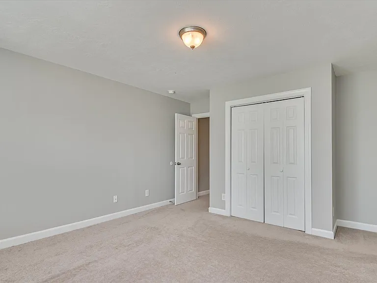 158 Kenilworth Dr — Photo 42