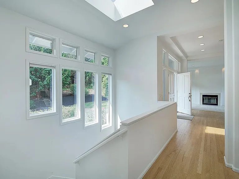 9025 NE 26th St — Photo 15