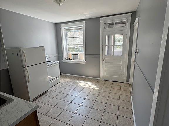 5th image of 3654 Montana St