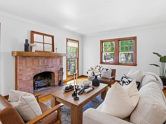 4th image of 1457 Hoyt Ave W