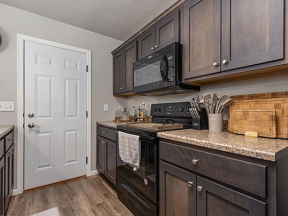 3rd image of 322 Macey Ave