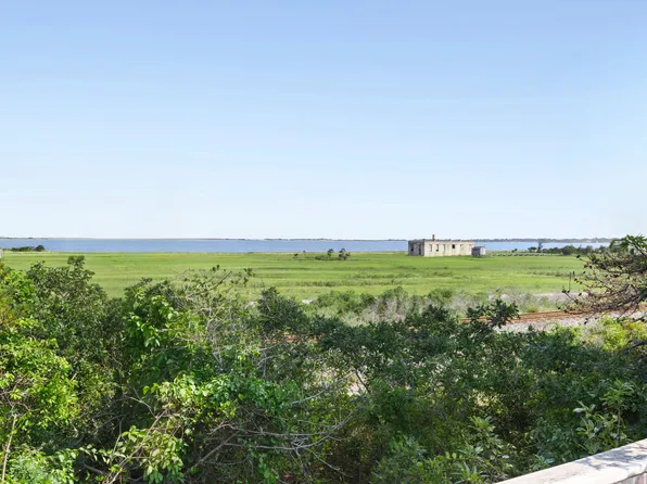 1889 Montauk Hwy, Amagansett, NY 11930