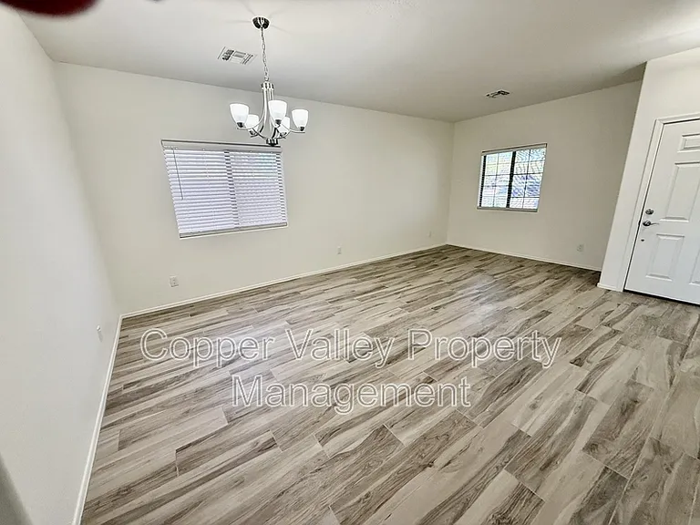3793 W Wayne Ln — Photo 5