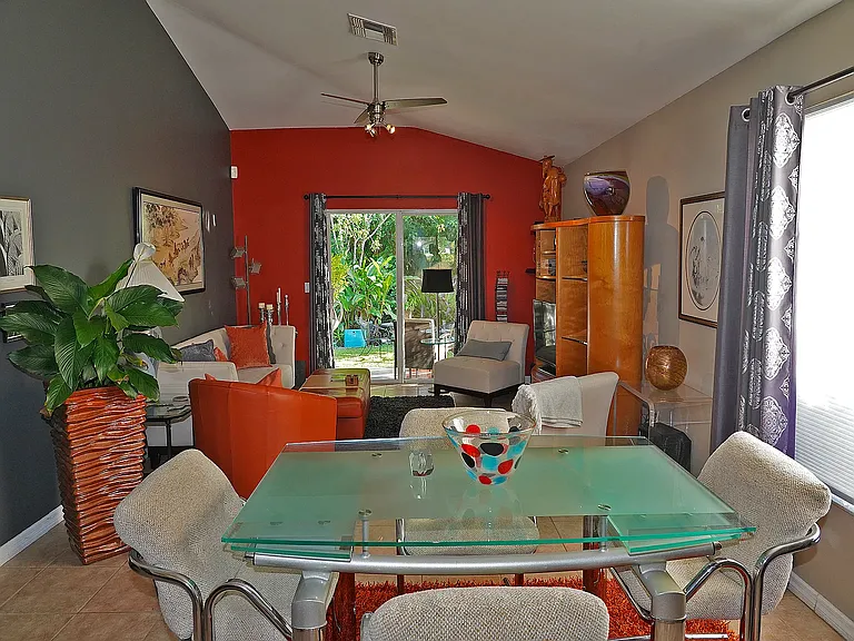 2524 Lee St — Photo 5
