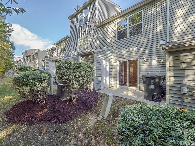 Secondary view of back yard.