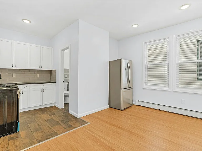 344 Danforth Ave #1 — Photo 5