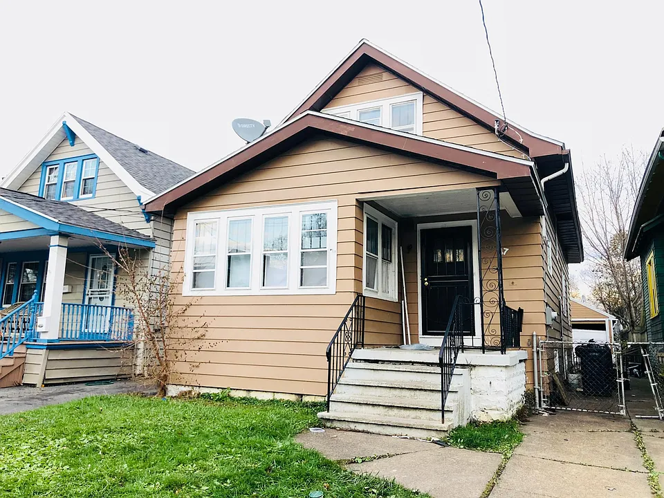 47 Freund St
