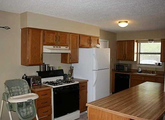 4th image of 2208 Twisted Oak Dr